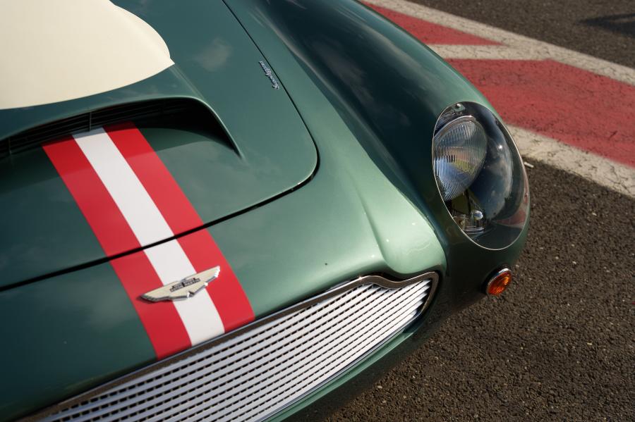 Детали экстерьера Aston Martin DB4 GT Continuation 2017 года  (WW) (фото 26 из 83)